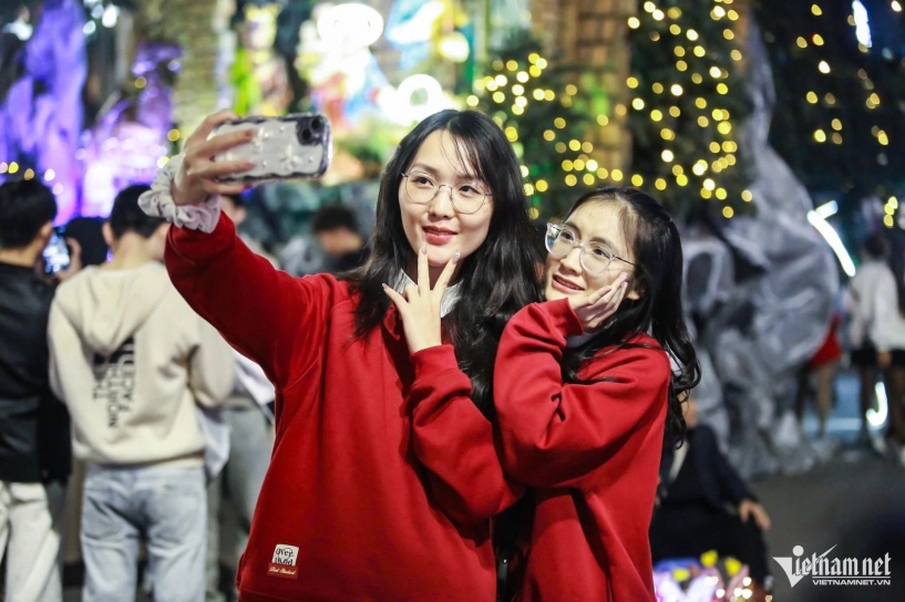 Hàng loạt nhà thờ nổi tiếng tại hà nội lung linh trước đêm noel - 7