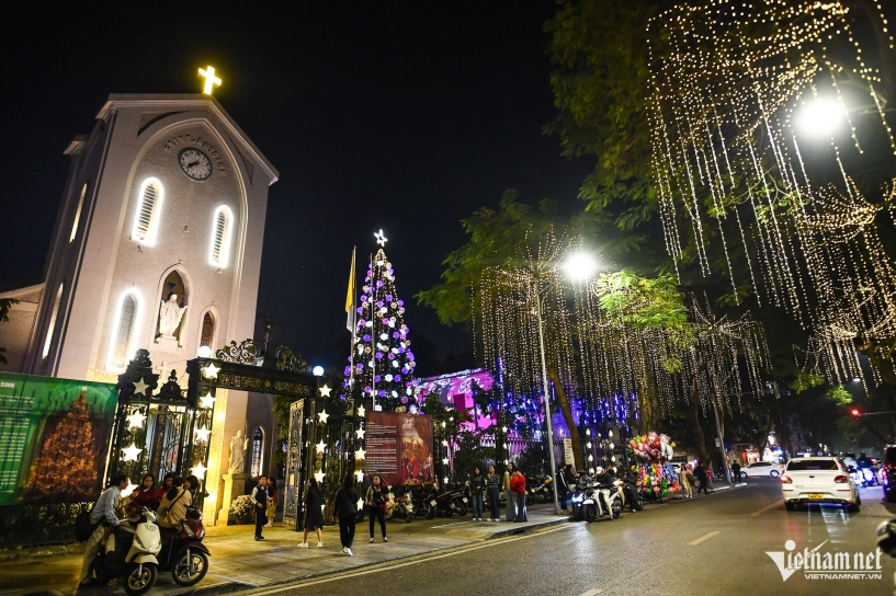 Hàng loạt nhà thờ nổi tiếng tại hà nội lung linh trước đêm noel - 8
