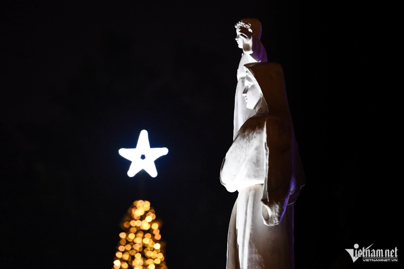 Hàng loạt nhà thờ nổi tiếng tại hà nội lung linh trước đêm noel - 15