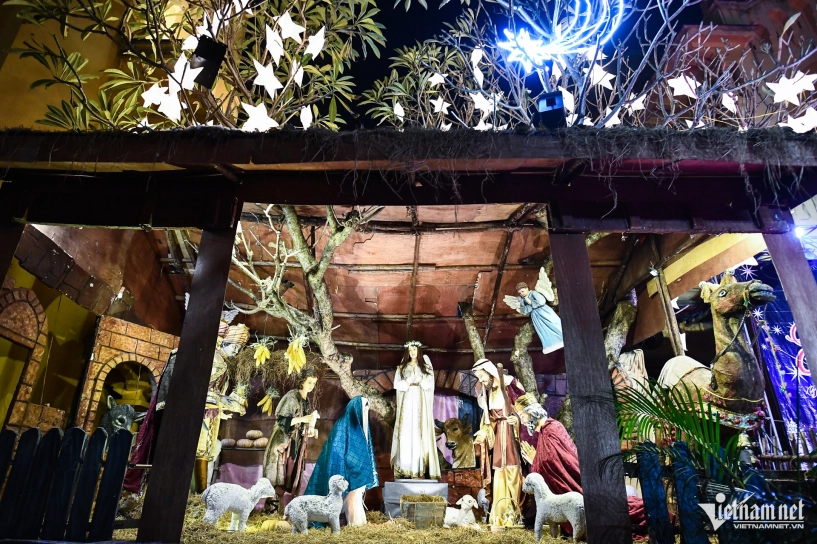Hàng loạt nhà thờ nổi tiếng tại hà nội lung linh trước đêm noel - 16