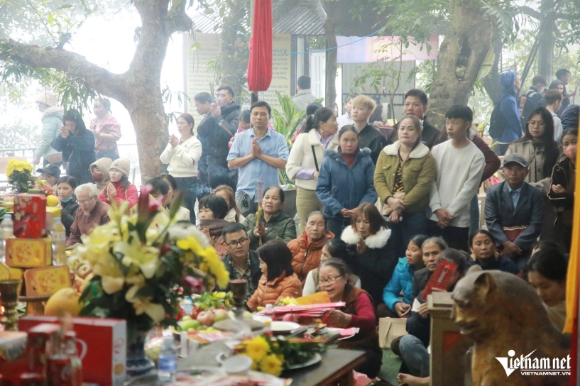 Hàng nghìn du khách đội mưa đến ngôi chùa đẹp nhất xứ nghệ - 6