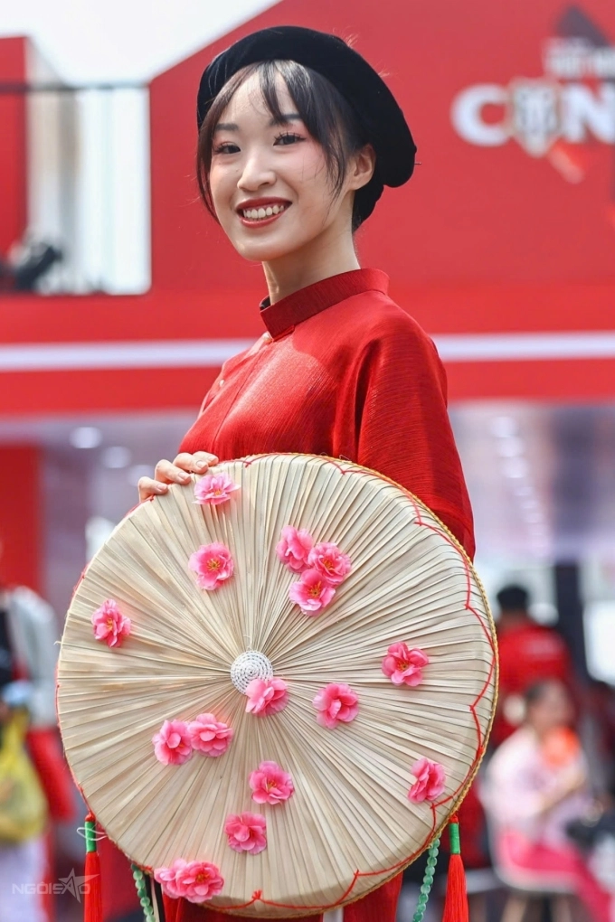 Hàng nghìn fan mặc áo dài đổ về concert anh trai vượt ngàn chông gai - 5