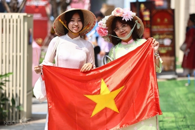 Hàng nghìn fan mặc áo dài đổ về concert anh trai vượt ngàn chông gai - 10