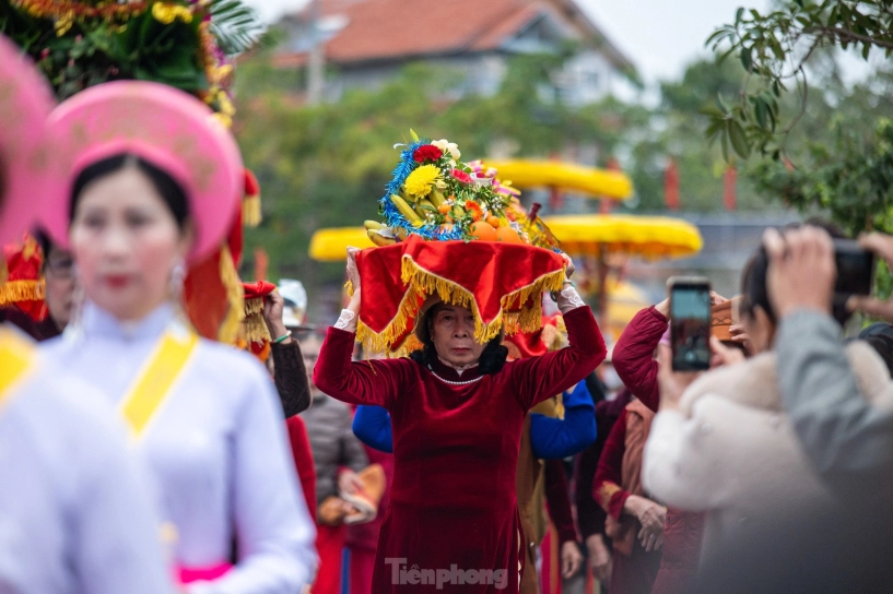 Hàng nghìn người nô nức đổ ra đường xem lễ rước người sống có một không hai ở quảng ninh - 4