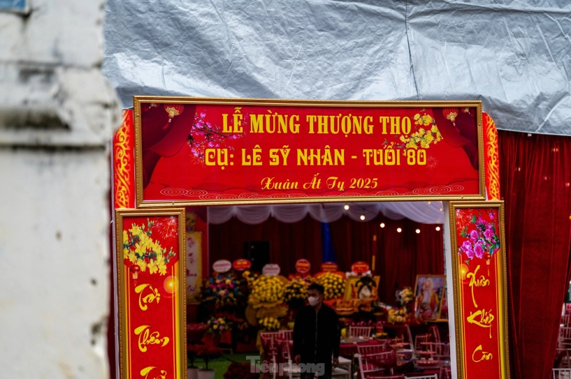 Hàng nghìn người nô nức đổ ra đường xem lễ rước người sống có một không hai ở quảng ninh - 7
