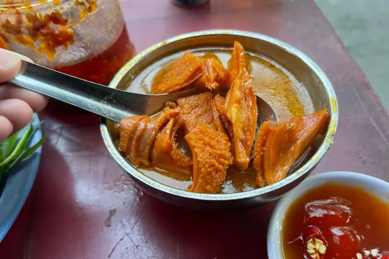 Hàng phá lấu đắt nhất sài gòn 30 năm giữ hương vị nước hầm đặc biệt khách xếp hàng chờ mua giá 600000 đồngkg - 3