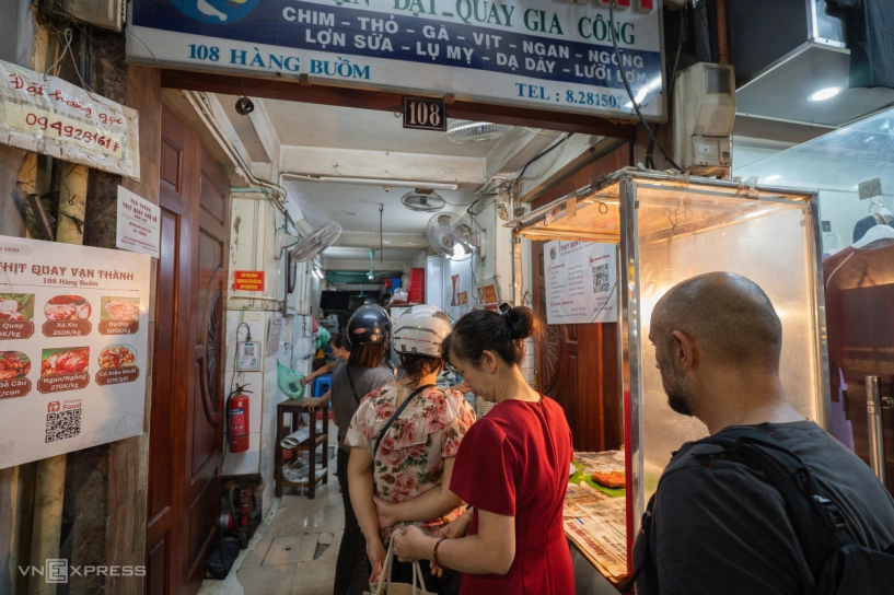 Hàng thịt quay hơn 70 năm ở phố cổ hà nội - 1