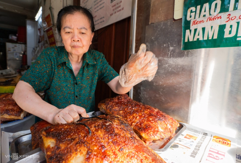 Hàng thịt quay hơn 70 năm ở phố cổ hà nội - 2