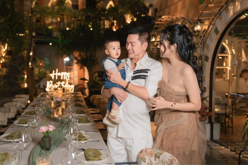 Hạnh phúc viên mãn của quang minh bên bạn gái kém 37 tuổi - 3