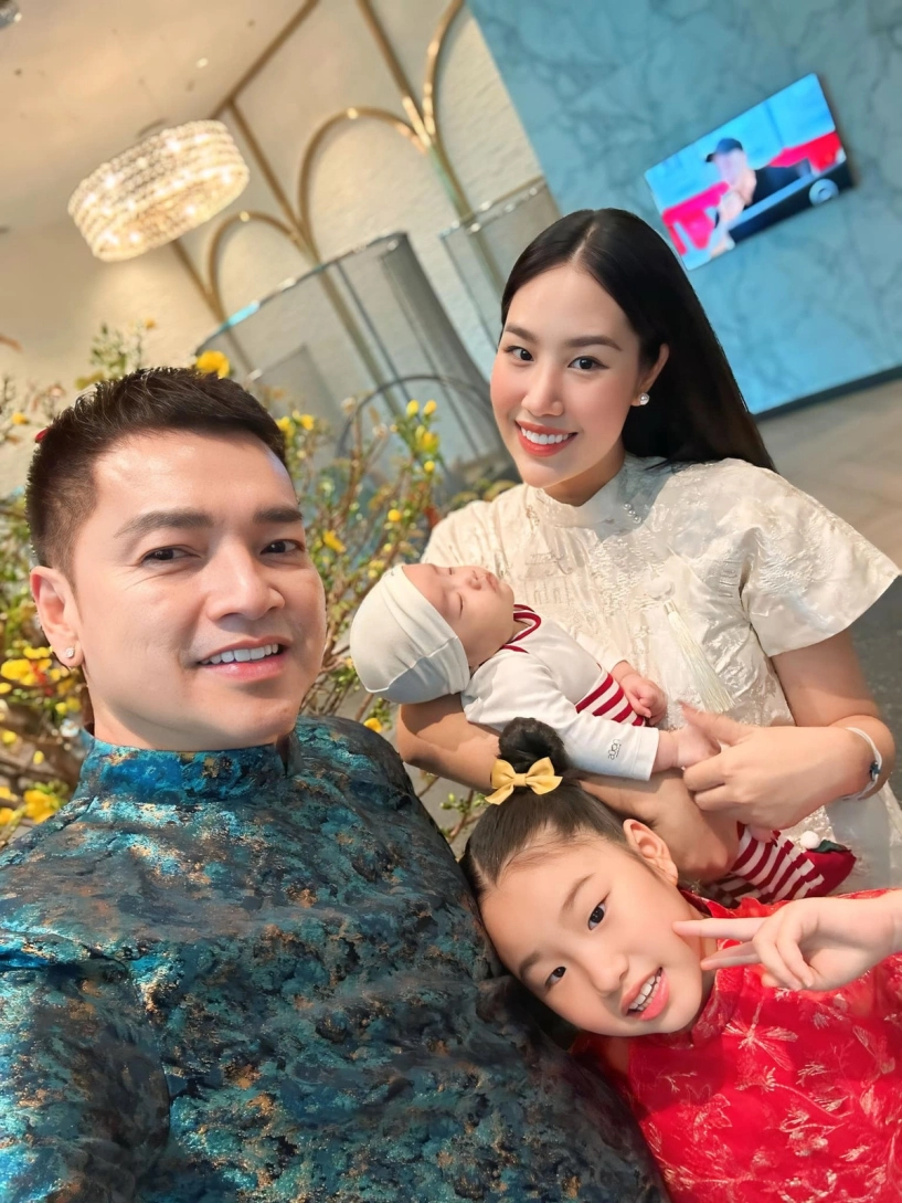 Hạnh phúc viên mãn của quang minh bên bạn gái kém 37 tuổi - 9