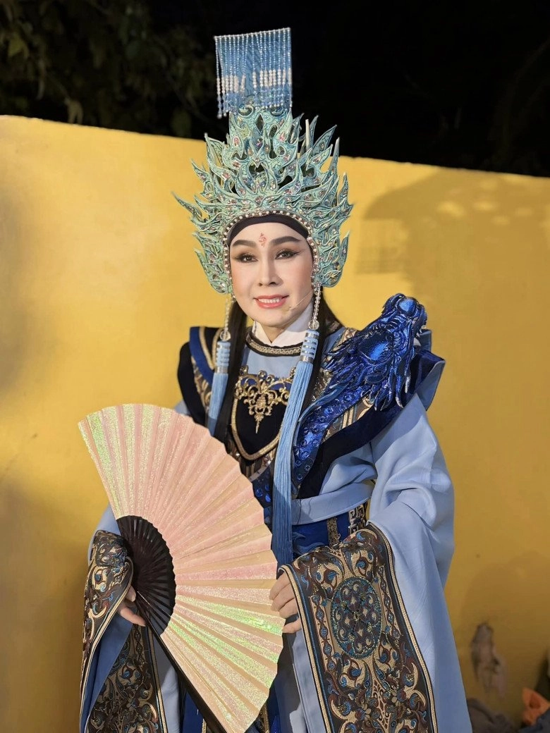 Hh phương lê đính hôn với vũ luân không gian đỏ rực đong đầy hạnh phúc cô dâu khoe nhẫn kim cương khủng - 6