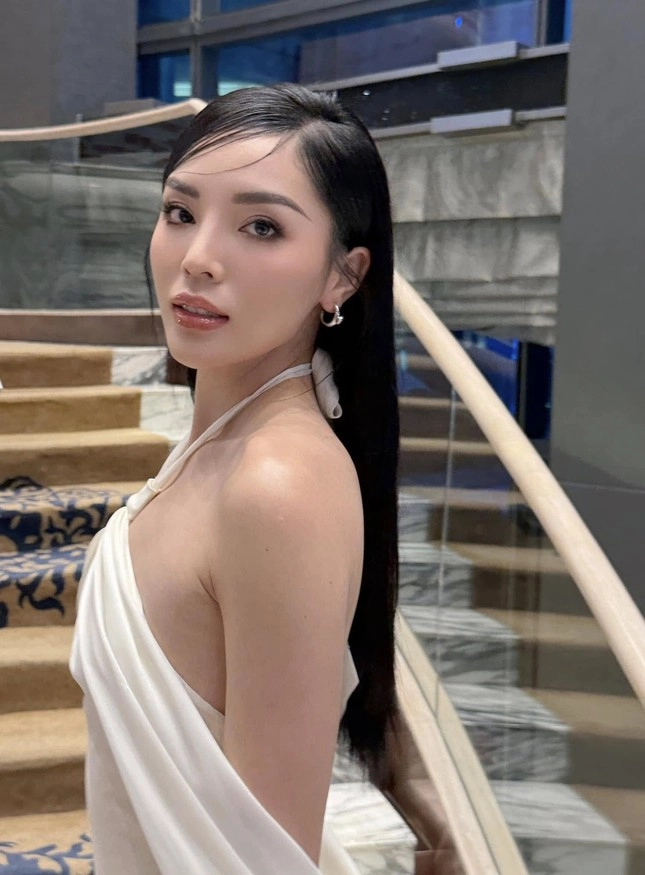 Hiếm hoi lắm mới thấy hoa hậu kỳ duyên chịu thua trước một kiểu tạo hình - 9