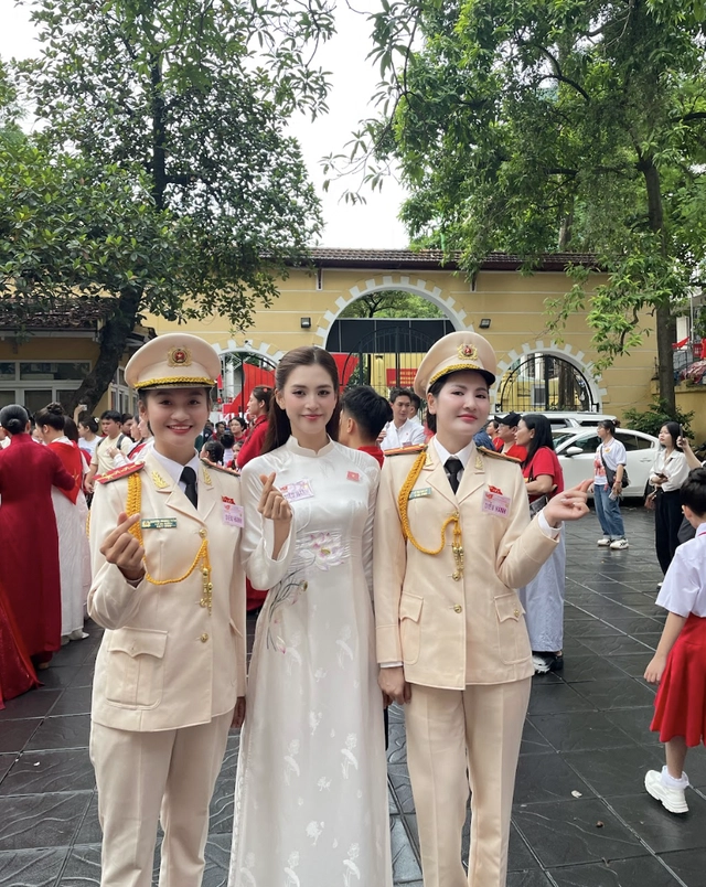 Hình ảnh đẹp của hoa hậu trần tiểu vy lương thuỳ linh tại tổng duyệt a80 - 2