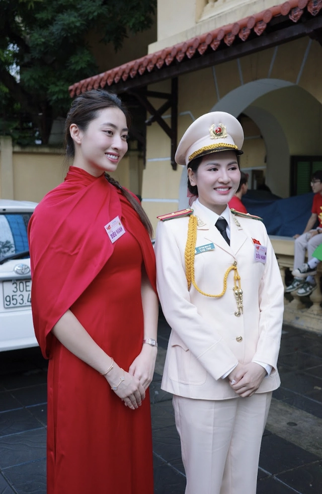 Hình ảnh đẹp của hoa hậu trần tiểu vy lương thuỳ linh tại tổng duyệt a80 - 5