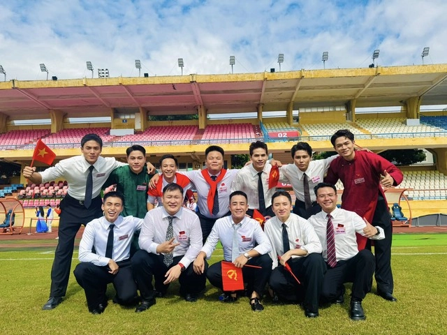 Hình ảnh đẹp của hoa hậu trần tiểu vy lương thuỳ linh tại tổng duyệt a80 - 13