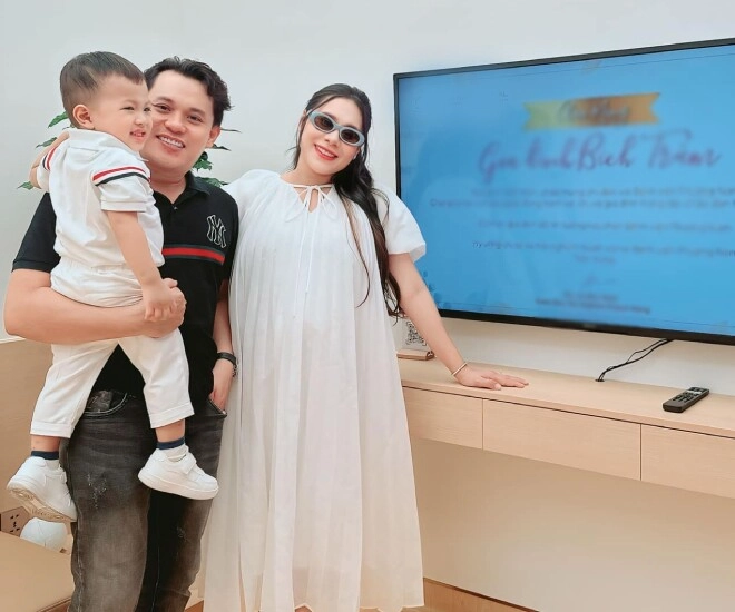 Hồ bích trâm hạ sinh tiểu công chúa chồng doanh nhân khóc khi con thứ 2 chào đời - 1