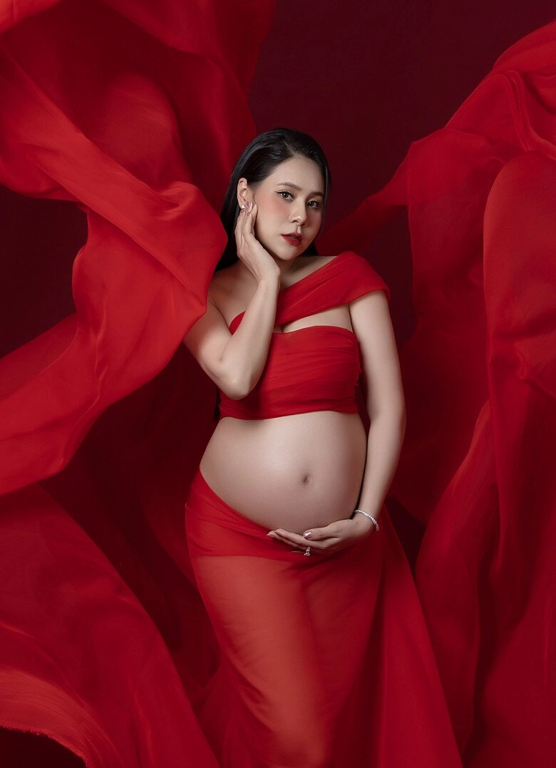 Hồ bích trâm hạ sinh tiểu công chúa chồng doanh nhân khóc khi con thứ 2 chào đời - 5