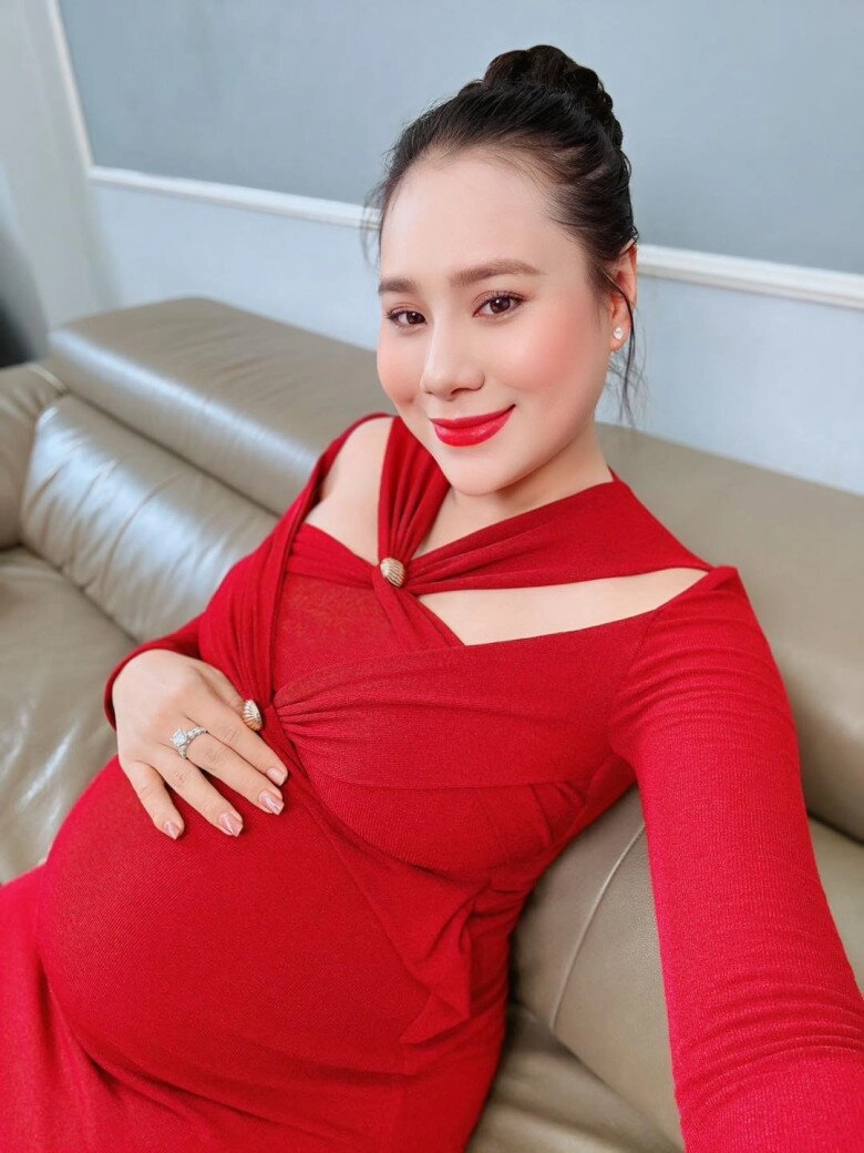Hồ bích trâm hạ sinh tiểu công chúa chồng doanh nhân khóc khi con thứ 2 chào đời - 6
