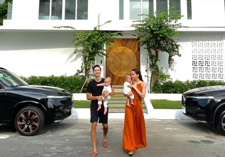 Hồ ngọc hà ở biệt thự khủng nhưng 7 giờ đã tắt đèn tối thui cặp song sinh nói tiếng việt lanh lảnh - 2