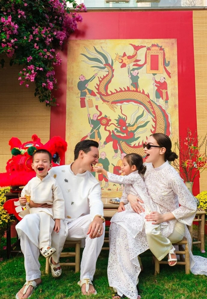 Hồ ngọc hà ở biệt thự khủng nhưng 7 giờ đã tắt đèn tối thui cặp song sinh nói tiếng việt lanh lảnh - 5