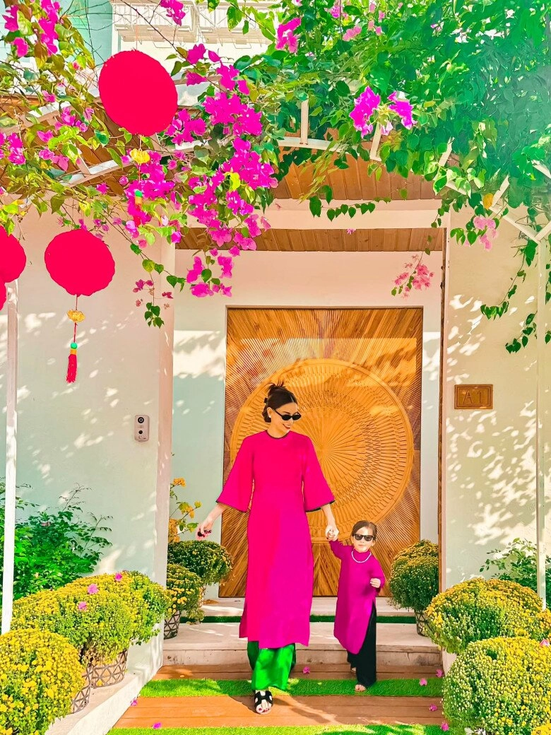 Hồ ngọc hà ở biệt thự khủng nhưng 7 giờ đã tắt đèn tối thui cặp song sinh nói tiếng việt lanh lảnh - 6
