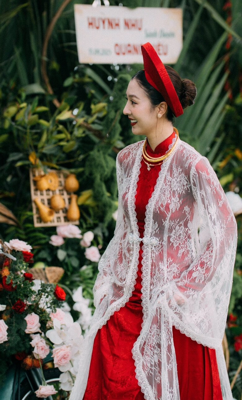 Hồ quang hiếu bế con trai làm lễ vu quy với vợ kém 17 tuổi mẹ chồng tự tay đeo vàng cho con dâu - 2
