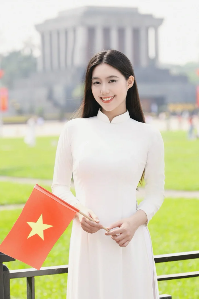 Hoa á hậu là con nhà nòi tại a80 thừa hưởng gen trội từ phụ huynh quân nhân sớm thành mỹ nhân với chiều cao khủng - 19