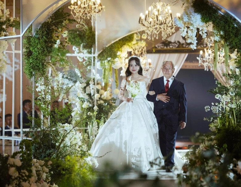 Hoa cưới độc đáo của sao việt minh tú và thái trinh tưởng nhớ đấng sinh thành puka phải đi tìm khắp cả nước - 3
