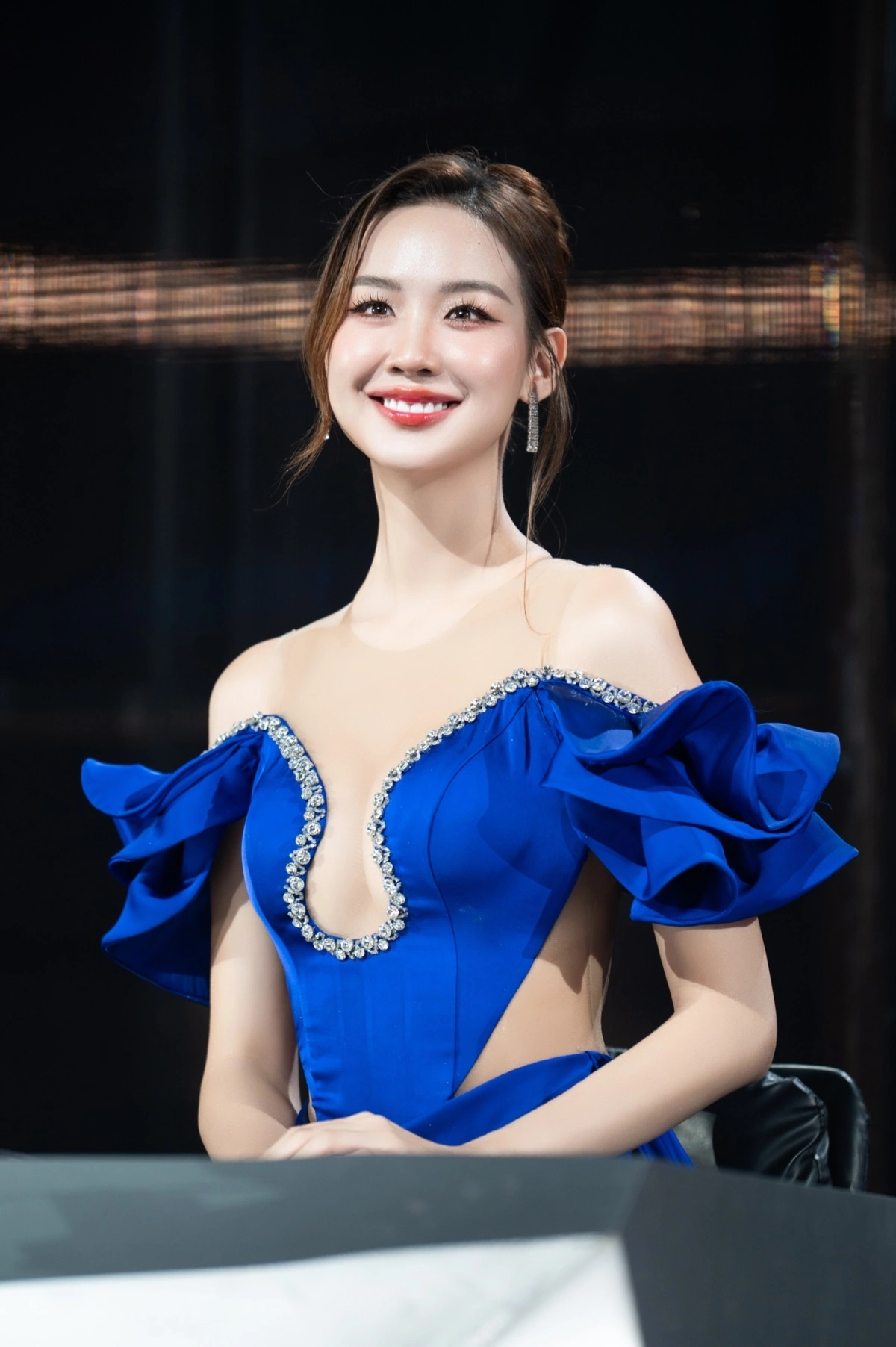 Hoa hậu cao gần 1m90 tham gia diễu binh a80 có bố đại tá mẹ làm bác sĩ là nàng hậu việt duy nhất làm được điều này - 9