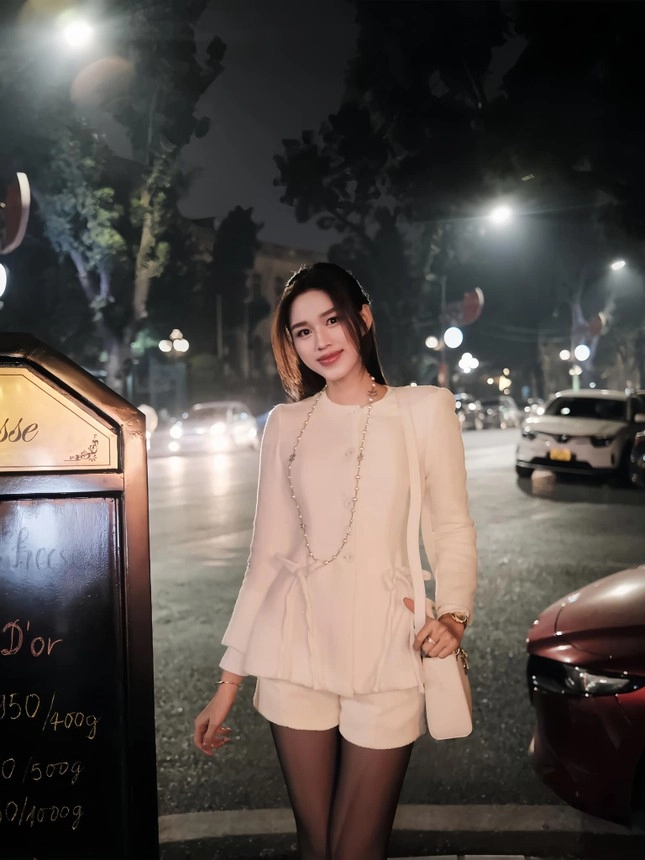 Hoa hậu đỗ thị hà nhận được câu hỏi này khi thay đổi phong cách trang điểm - 1