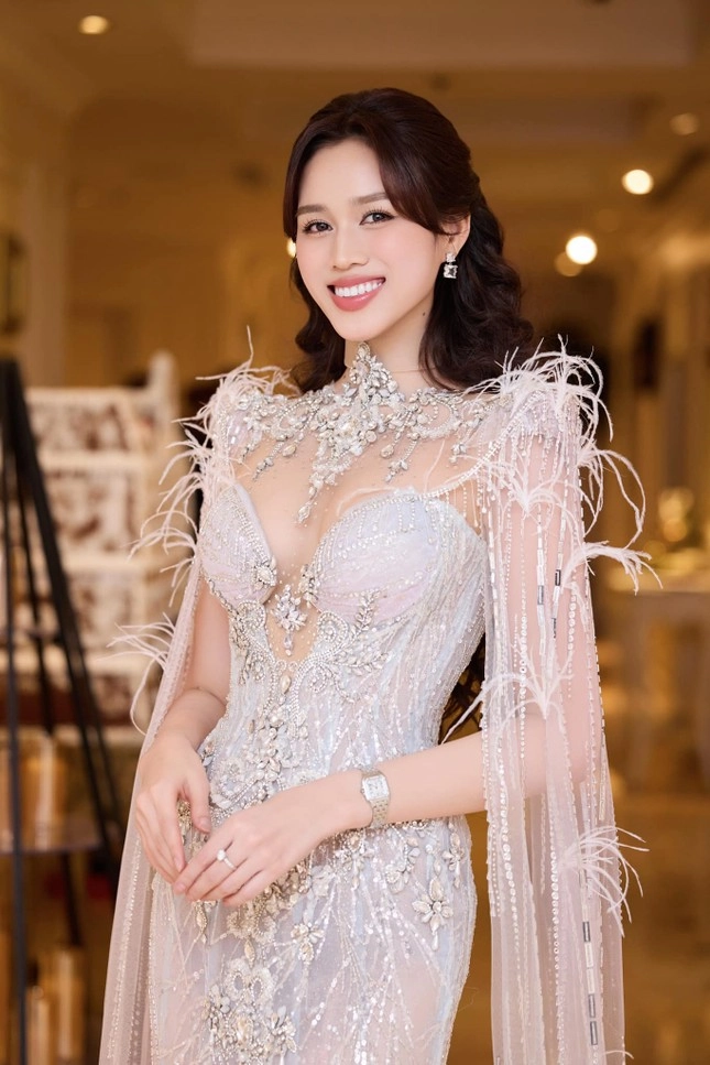 Hoa hậu đỗ thị hà nhận được câu hỏi này khi thay đổi phong cách trang điểm - 4