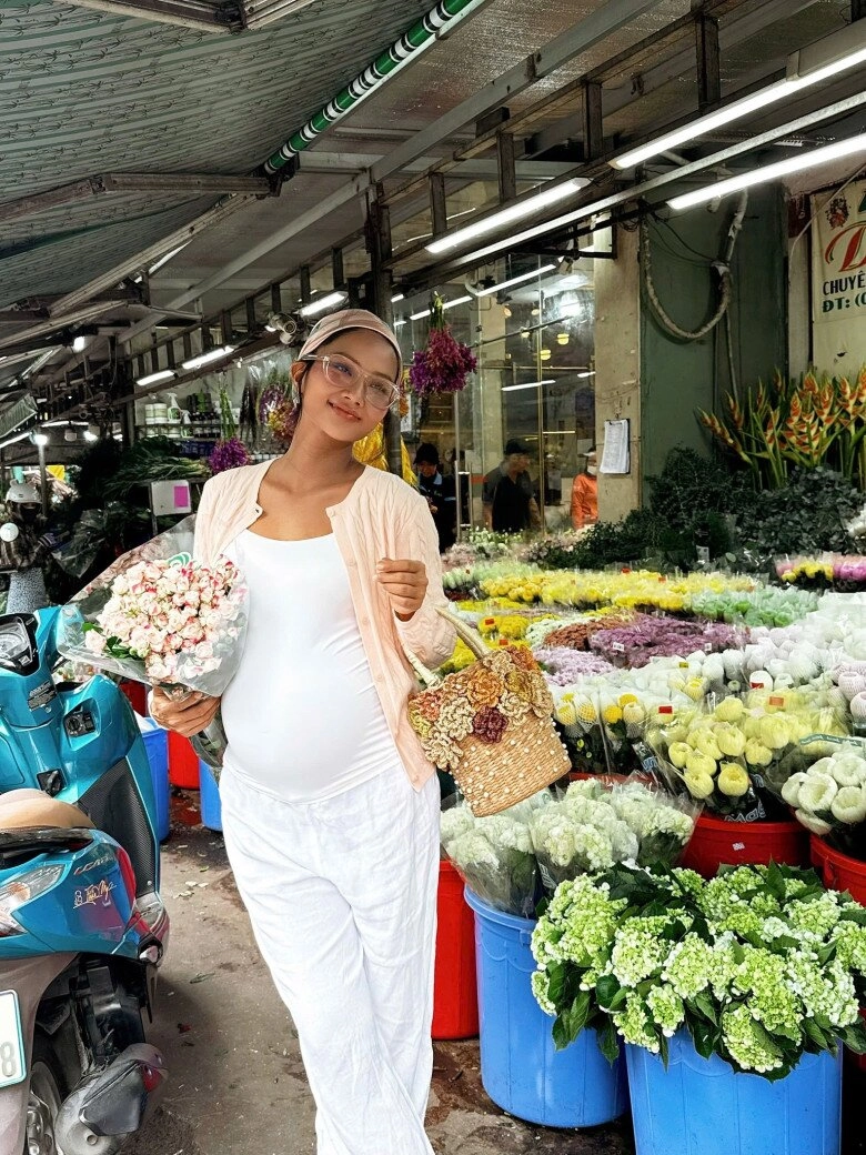 Hoa hậu hhen niê ủng hộ từ thiện 200 triệu nhưng dùng mòn đồ cũ của chồng khiến mẹ ruột người ê đê phải giải cứu - 5