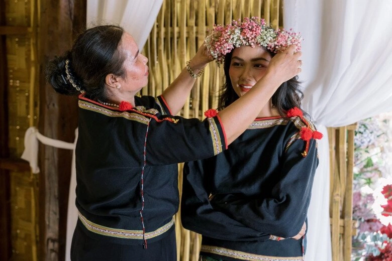 Hoa hậu hhen niê ủng hộ từ thiện 200 triệu nhưng dùng mòn đồ cũ của chồng khiến mẹ ruột người ê đê phải giải cứu - 8