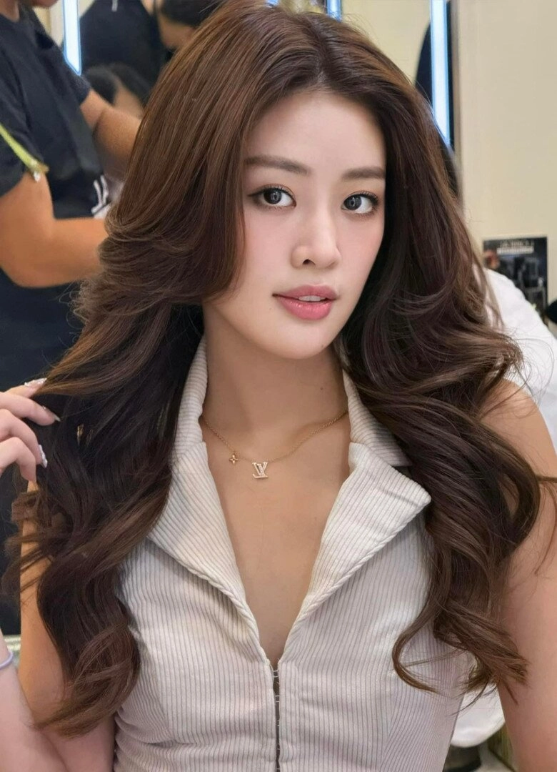 Hoa hậu khánh vân vừa thực hiện bước tút tát nhan sắc chuẩn bị làm cô dâu đẹp nhất tháng 12 - 1