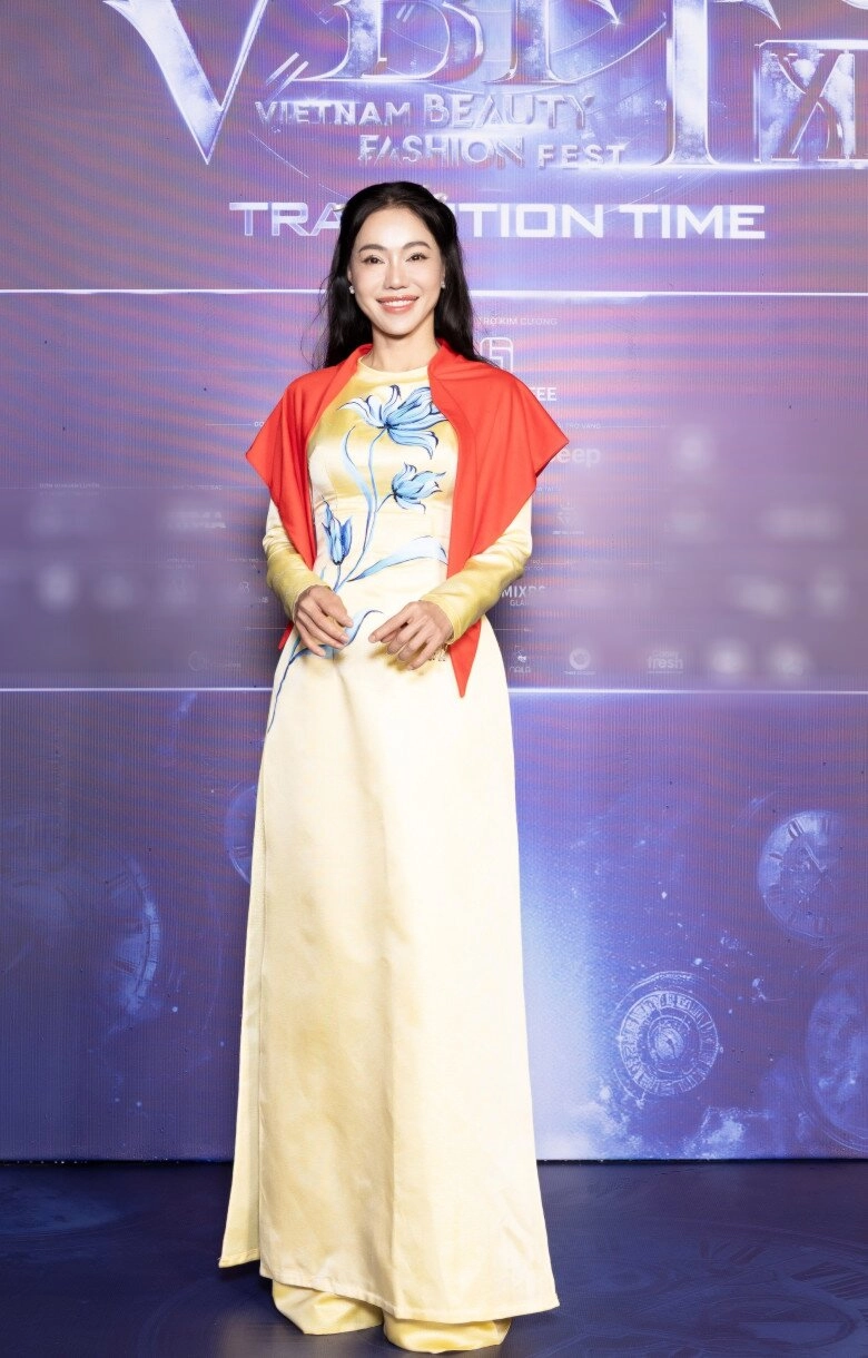 Hoa hậu quế anh khoe dáng thắt đáy lưng ong bùi quỳnh hoa cùng dàn mỹ nhân đọ sắc trên thảm đỏ - 10