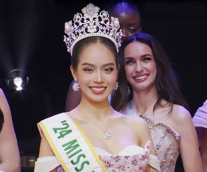 Hoa hậu thanh thủy gặp 3 kiếp nạn trước khi giành vương miện hết không kéo được váy lại quên điện thoại - 1