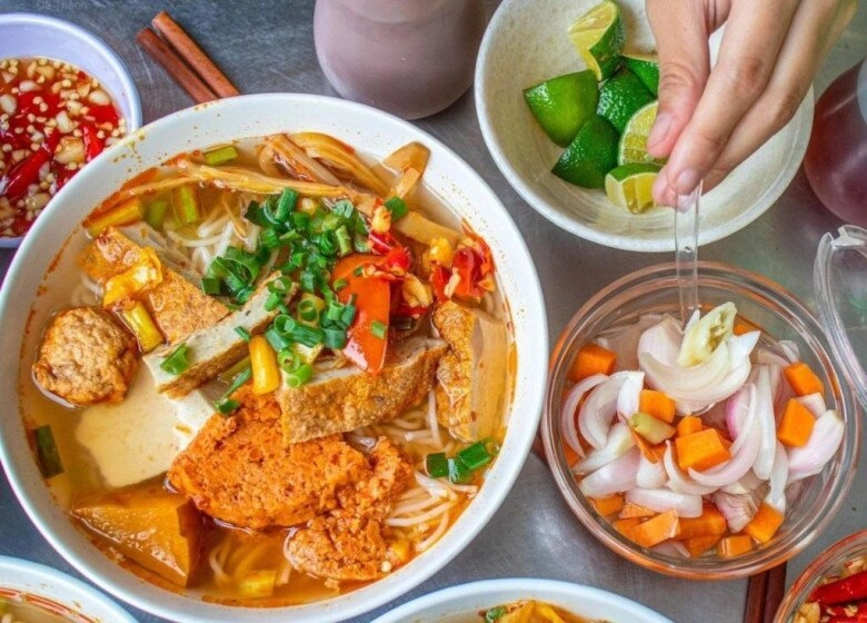 Hoa hậu thanh thủy sinh ra ở thành phố của 5 không 3 có 4 an đáng sống nhất việt nam có đầy rẫy đặc sản - 8