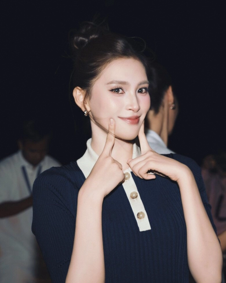 Hoa hậu tiểu vy rạng rỡ đọ sắc miss universe 2018 nhan sắc không lép vế - 4