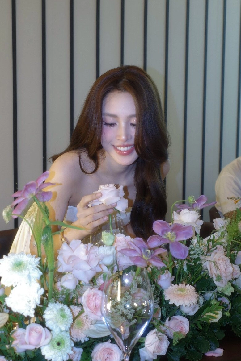 Hoa hậu tiểu vy rạng rỡ đọ sắc miss universe 2018 nhan sắc không lép vế - 8