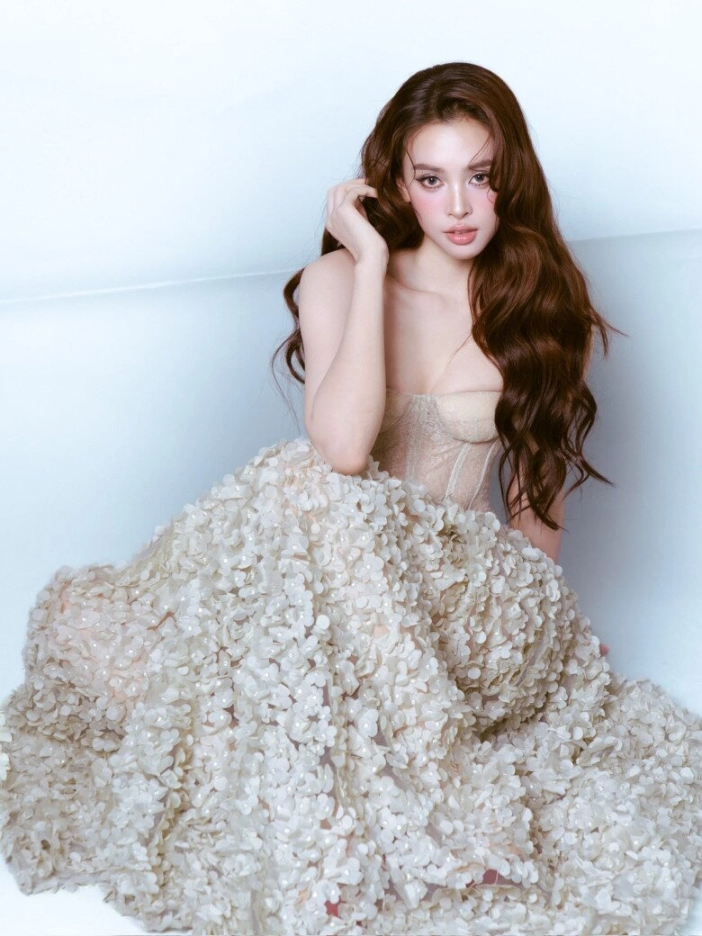 Hoa hậu tiểu vy rạng rỡ đọ sắc miss universe 2018 nhan sắc không lép vế - 9