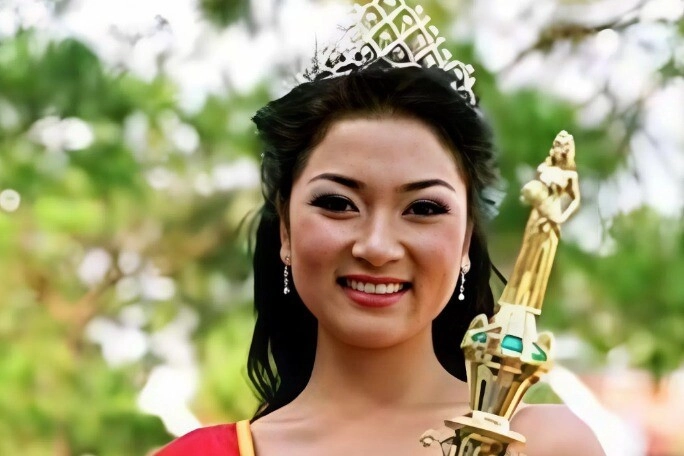 Hoa hậu việt nam xuất thân cành vàng lá ngọc được ghi tên vào sách kỷ lục việt nam giờ ở biệt thự 1200 m2 chồng ấn độ chiều như tiên - 4