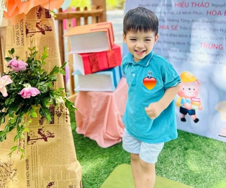 Hội mẹ bỉm hạnh phúc khoe kỷ niệm ngày con vẽ chuyện lớn bí quyết hóa ra nhờ đòn bẩy cân nặng - 2