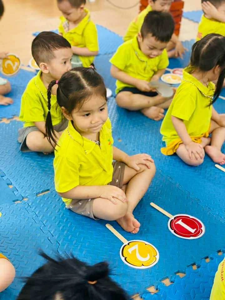 Hội mẹ bỉm hạnh phúc khoe kỷ niệm ngày con vẽ chuyện lớn bí quyết hóa ra nhờ đòn bẩy cân nặng - 3