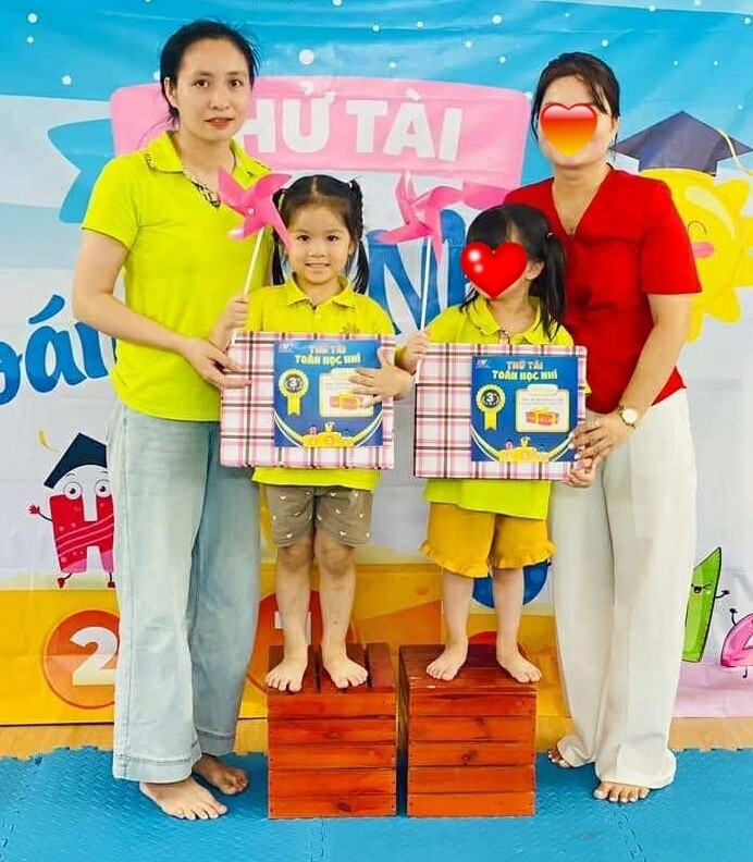 Hội mẹ bỉm hạnh phúc khoe kỷ niệm ngày con vẽ chuyện lớn bí quyết hóa ra nhờ đòn bẩy cân nặng - 4