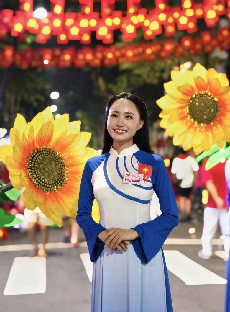 Hội mẹ bỉm tham gia diễu hành a80 vân trang đưa theo con gái từ miền nam ra bắc thu quỳnh được dẫn đầu khối - 19