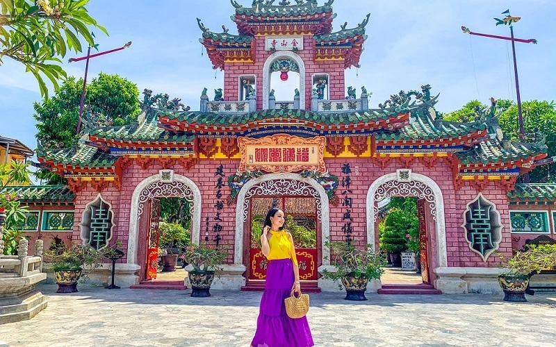Hội quán hơn 300 tuổi giữa lòng hội an thu hút du khách bốn phương sở hữu kiến trúc cổ kính góc nào lên ảnh cũng đẹp - 5