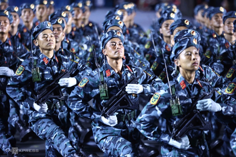 Hơn 10000 người luyện diễu binh ở đường lê duẩn - 3