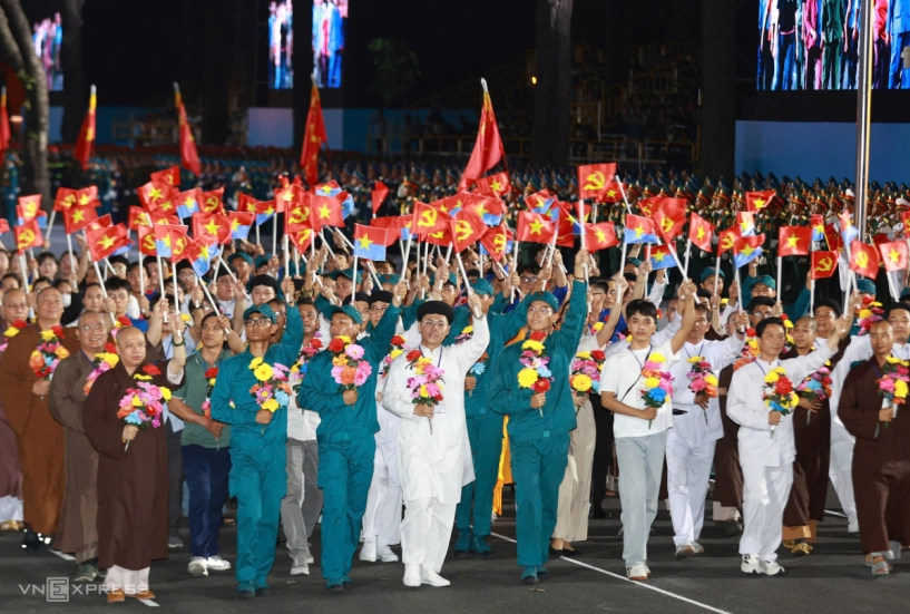 Hơn 10000 người luyện diễu binh ở đường lê duẩn - 14