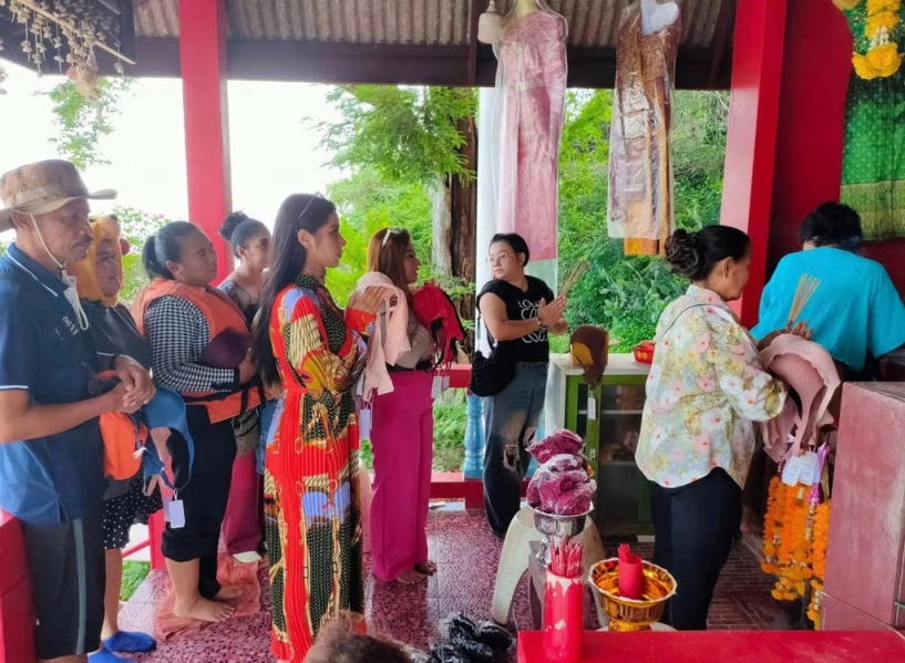 Hòn đảo bí ẩn hình bầu ngực hút khách nữ tới cầu tình duyên - 3