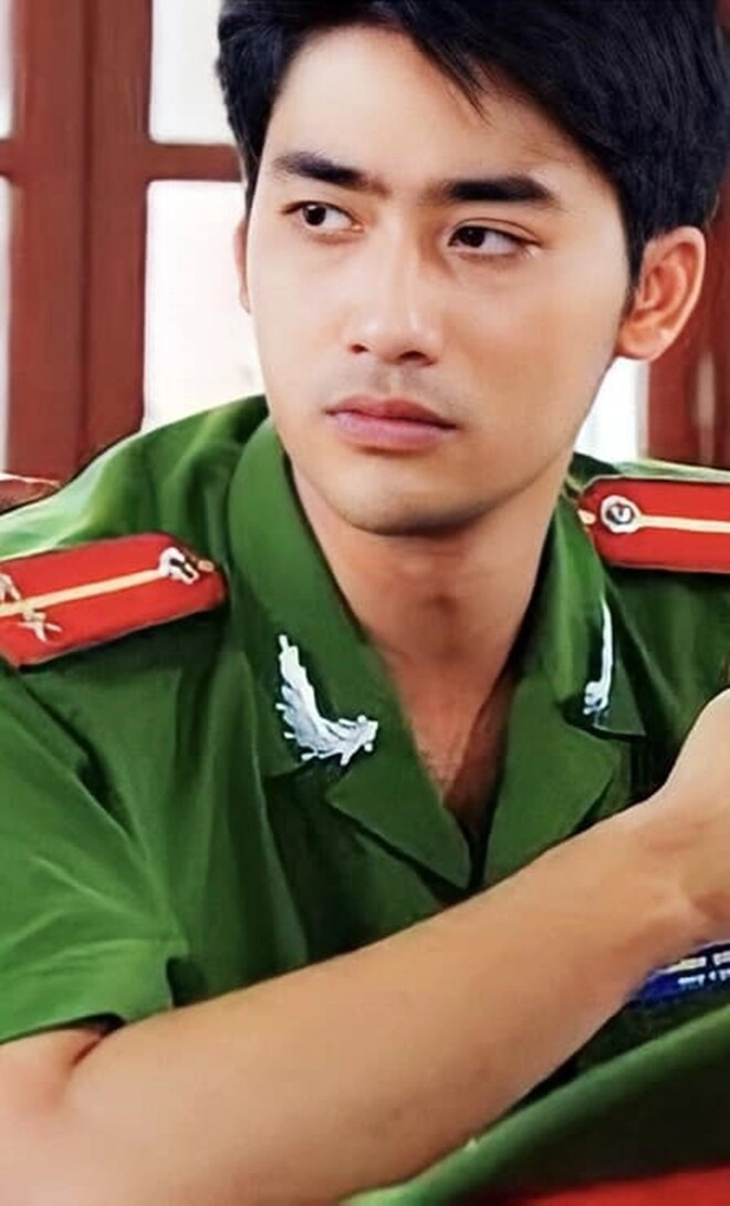 Hôn nhân của nam diễn viên cả đời đóng công an vợ kém 11 tuổi vừa sinh con thứ 3 được khen tinh tế vì cách nhắc chồng - 4
